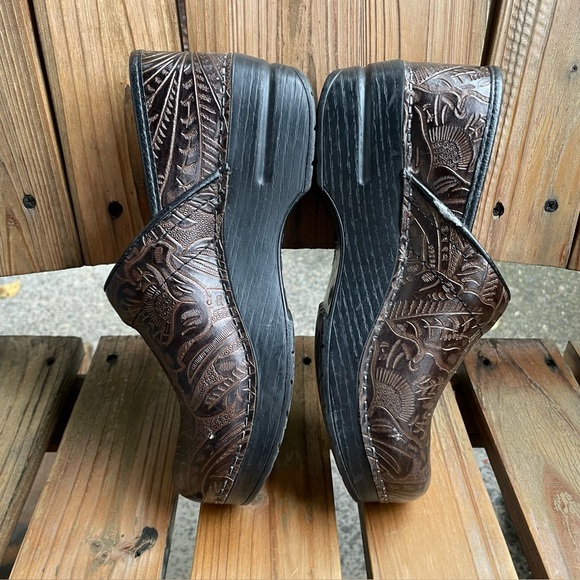 Dansko Professional Brown Tooled Leather Clog Size 37 - Picture 6 of 16